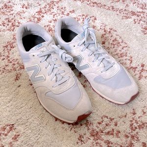 NEW BALANCE🌛WOMEN 696 BLUE SNEAKERS